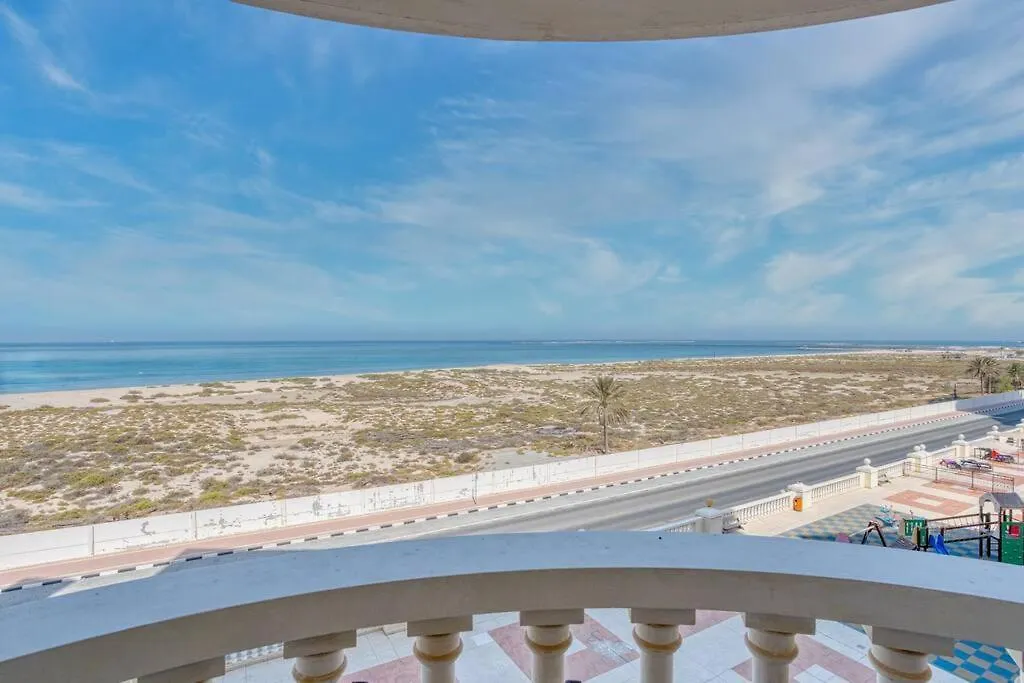 Lägenhet Airy Charming Studio With Sea View Ras al-Khaimah